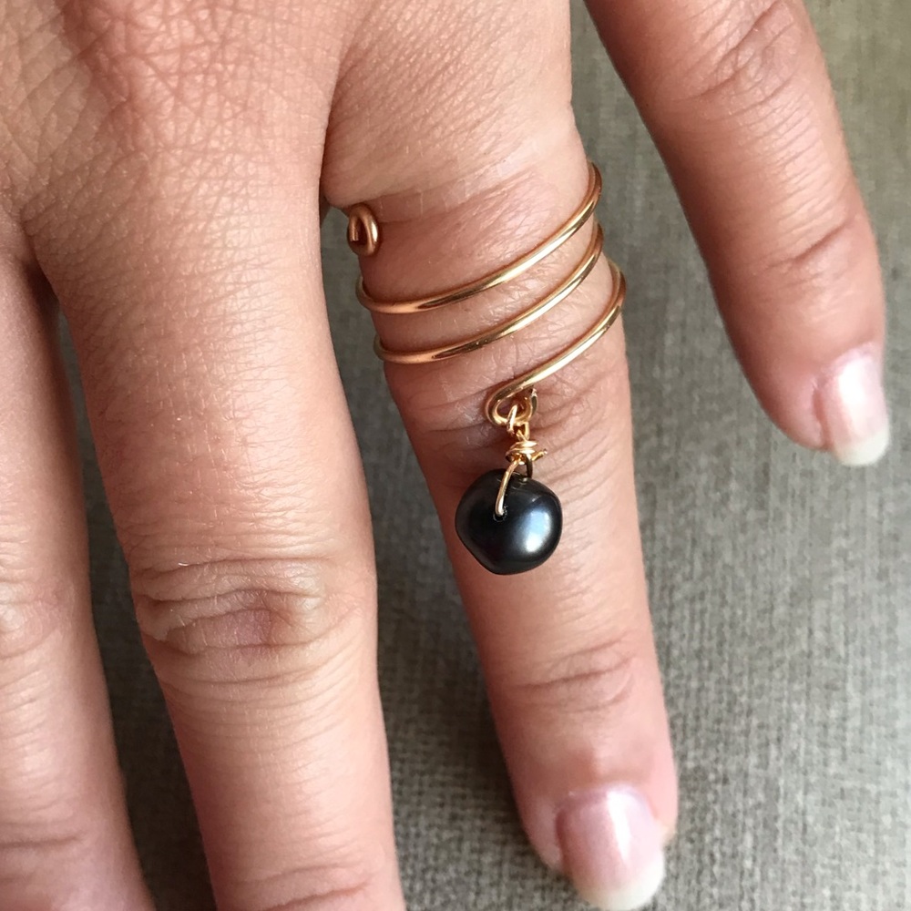Coiled Ring With Black Freshwater Pearl